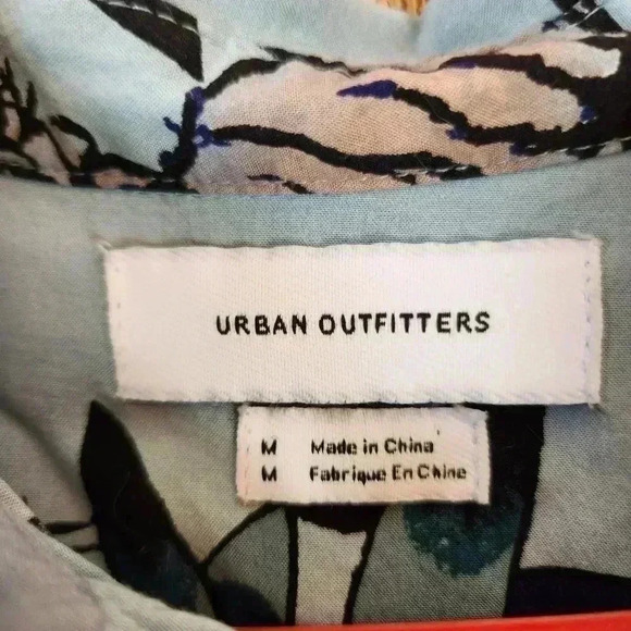 Urban Outfitters Shirt 100% Rayon Button Down Tiger Print Size Medium 66170 - Picture 7 of 7